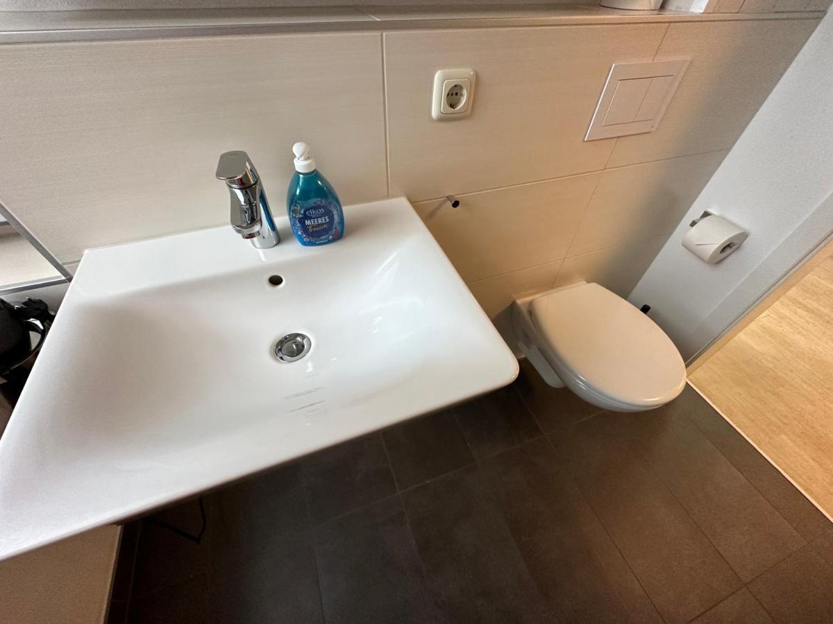 Appartement Traumhafte Haushaelfte Mit Kamin, Garten & Whirlpool à Berlin Extérieur photo